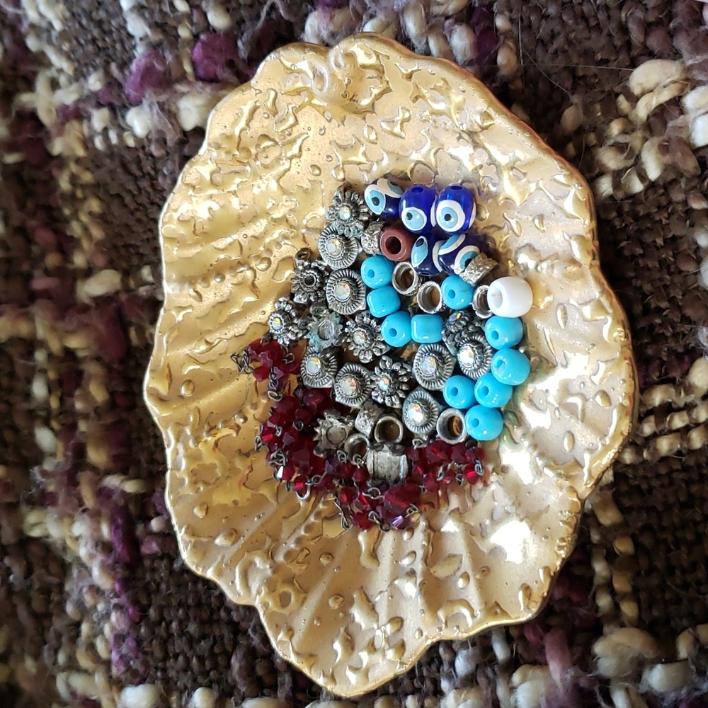 MOVED PLATFORMS - Assorted beads salvage - Picture 1 of 4